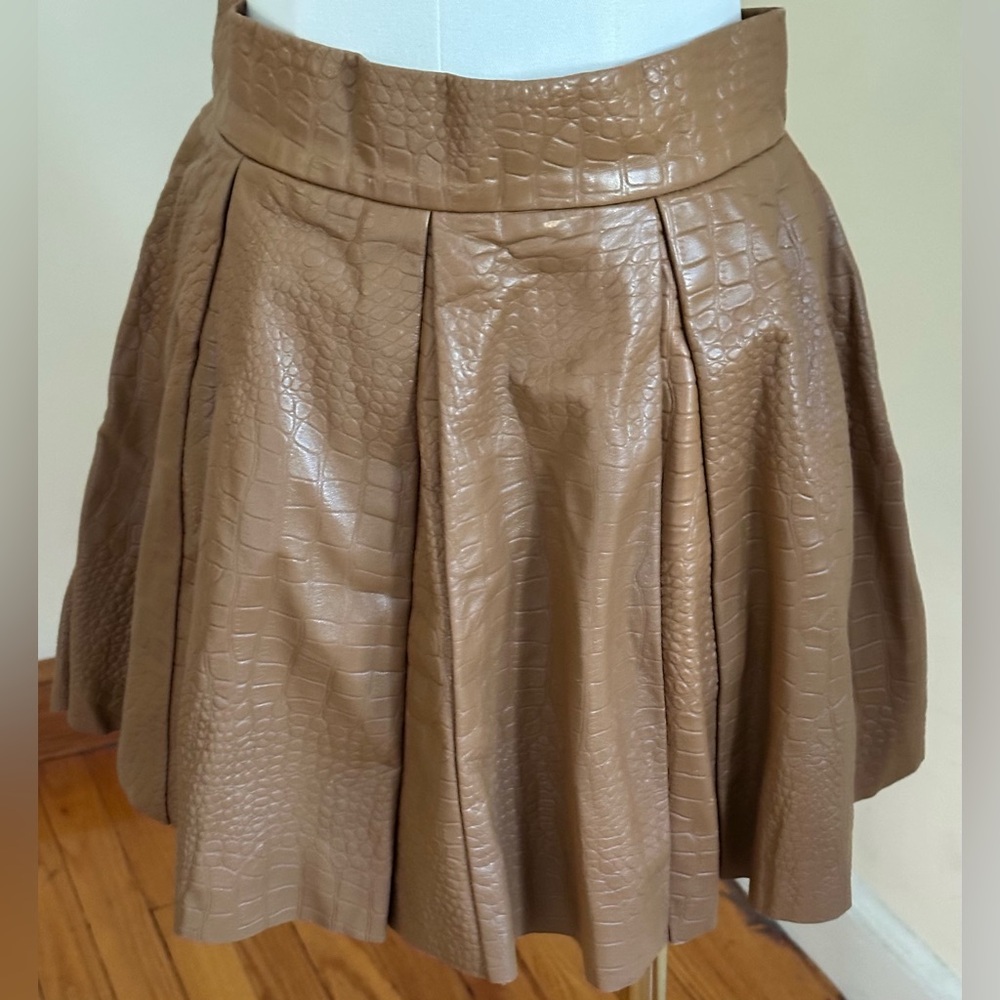 Tan Croc-Embossed 100% Leather Mini Skirt Lining Satin Blue Sz 8. Zip In Back